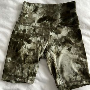 Lulu Lemon Biker Short green tye dye